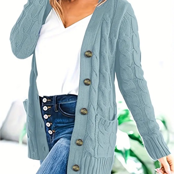 Button down sweater - Picture 3 of 3